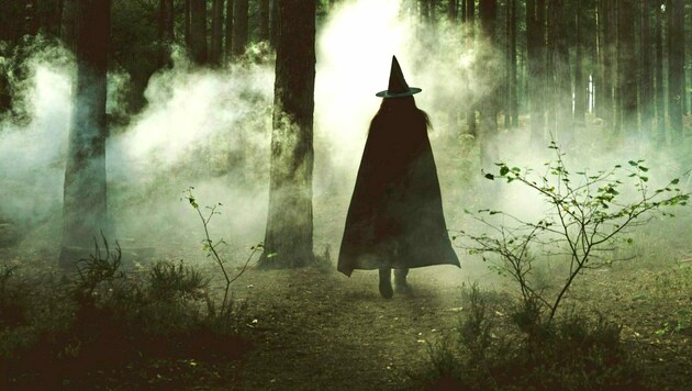 Hexen feiern zu Halloween das Mondfest „Samhain“. Altes stirbt, Neues kündigt sich an. 