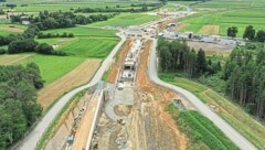 Die Arbeiten an der 700 Meter langen Unterflurtrasse Königsdorf sind derzeit voll im Gang. (Bild: Asfinag)