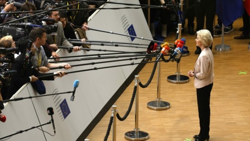 Ursula von der Leyen, EU- Kommissions- präsidentin, ruft die Länder zur Freigabe von zusätzlichem Geld auf. (Bild: AP)