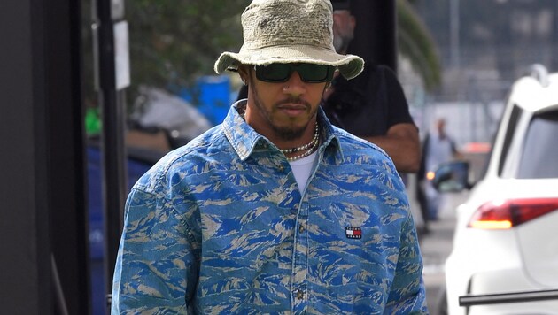 Formel-1-Superstar Lewis Hamilton genießt im Moment wie viele andere Fahrer auch seinen Urlaub. (Bild: APA/AFP/CLAUDIO CRUZ)