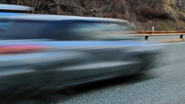 Fast 100 km/h zu schnell war der Autolenker unterwegs (Symbolbild).