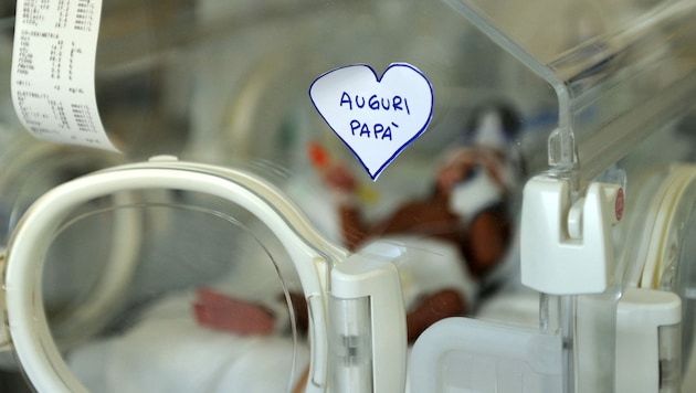 Die Regierung bemüht sich im Rahmen des Haushaltsgesetzes die Geburtenrate anzukurbeln. (Bild: AFP)