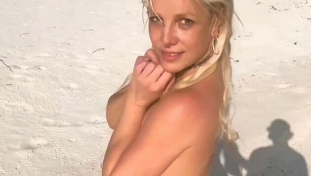 Britney Spears macht sich mal wieder nackig - aber wer drückte auf den Auslöser? Offiziell ist die Sängerin ja Single ... (Bild: instagram.com/britneyspears)