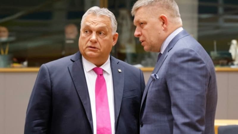 Von links: Ungarns Regierungschef Viktor Orbán und der slowakische Premier Robert Fico blockieren die weitere Ukraine-Hilfe der EU. (Bild: LUDOVIC MARIN)