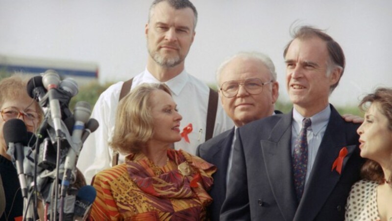 Jerry Brown, Tippi Hedren, Richard Moll, Carroll O'Connor (v.l.) (Bild: AP Photo/Chris Martinez)