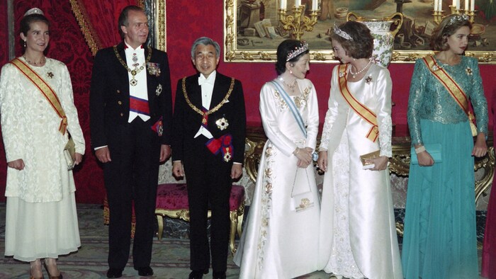 Der damalige Tenno Akihito (3.v.l.), dessen Ehefrau Michiko, Juan Carlos, Sofia, Prinzessin ...