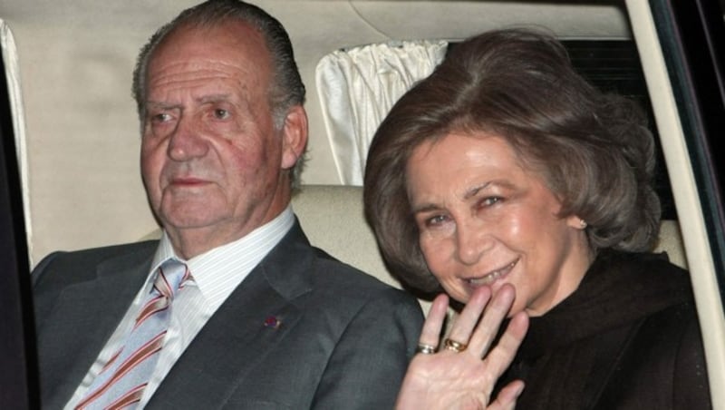 Hatte nicht immer gut lachen: Gatte Juan Carlos war immer für einen Skandal gut. (Bild: AFP)