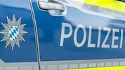 In Oberbayern ist ein erst dreijähriger Bub zum Helfer der Polizei geworden (Symbolbild).