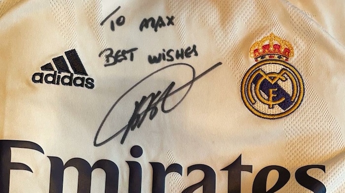 Kaká signierte das Trikot von Pink-Sohn Max.