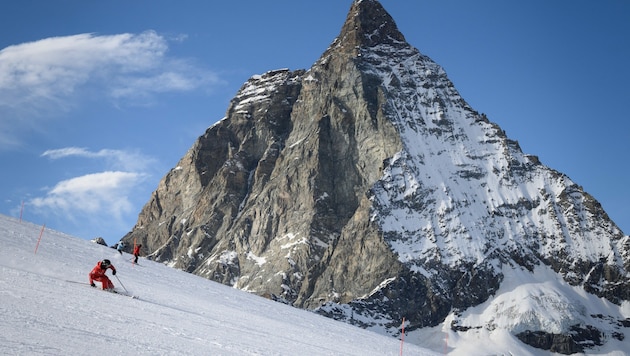 Grünes Licht für die Männer-Abfahrten in Zermatt-Cervinia. (Bild: APA/AFP/Fabrice COFFRINI)
