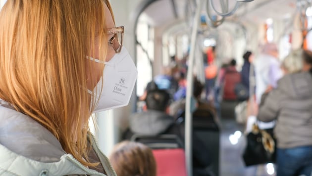 „Krone“-Redakteurin Andrea Kloimstein verbrachte einen Vormittag mit Mund-Nasen-Schutz in Linz. (Bild: Einöder Horst)