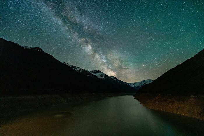 Der Sternenhimmel über dem Kaunertal. Zu sehen: die Milchstraße