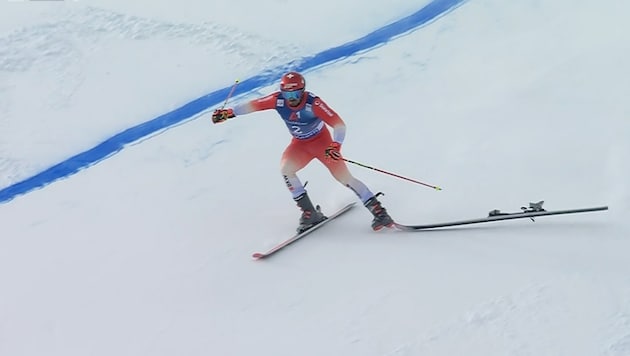 Loic Meillard verliert den Ski.  (Bild: ORF (Screenshot))