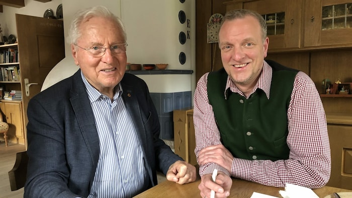 Helmut Kritzinger (li.) im Gespräch mit Markus Gassler, Chef vom Dienst der Tiroler „Krone“