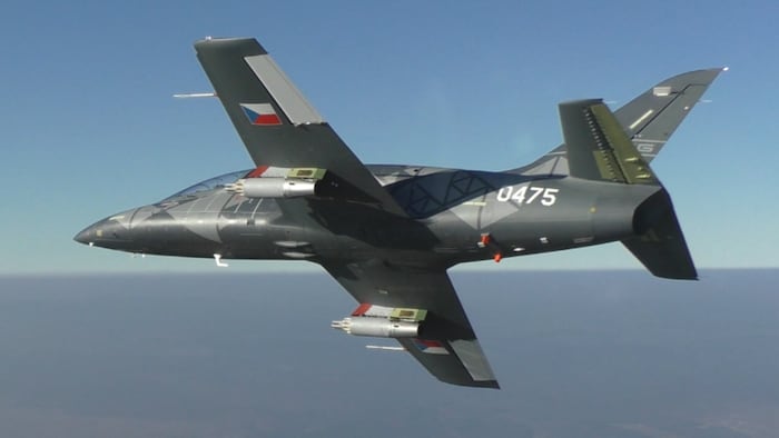 Auch bewaffenbar: Raketenwerfer unter den Tragflächen der L-39NG