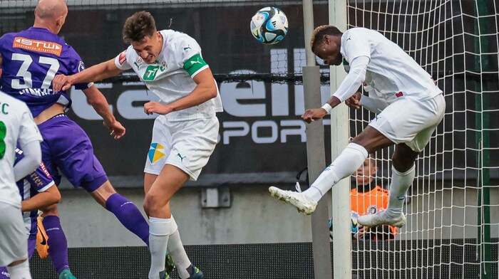 Freier kommt man nicht zum Kopfball: Diarra vergab den Sitzer kläglich.