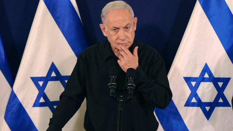 Benjamin Netanjahu izraeli miniszterelnök kitart kemény álláspontja mellett. (Bild: AP)