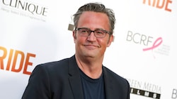 Rund um den Tod von Matthew Perry gibt es jetzt erschütternde neue Enthüllungen. Was hat eine Promi-Freundin des Schauspielers mit dessen Tod zu tun? (Bild: Rich Fury/Invision/AP)