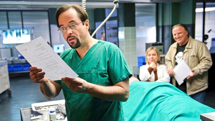 Prof. Boerne (Jan Josef Liefers, vorne) und Thiel (Axel Prahl, hinten) aus Münster sind das ...