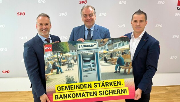 Günther Vallant, Andreas Kollross und Patrick Skubel fordern einen gebührenfreien Bankomaten für jede Gemeinde. (Bild: Felix Justich)