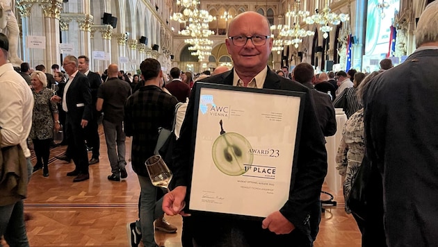 Der neunfache Sweet-Winemaker Hans Tschida ist auch über den ersten Platz bei der AWC glücklich. (Bild: AWC)