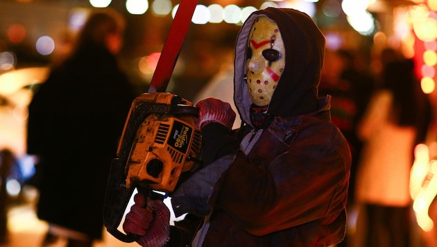Halloween wird seit den Krawallen im vergangenen Jahr in Linz, Wien oder Salzburg nicht mehr nur wegen schauriger Kostüme als „Nacht des Schreckens“ bezeichnet. (Bild: Yuri Smityuk / Tass / picturedesk.com)
