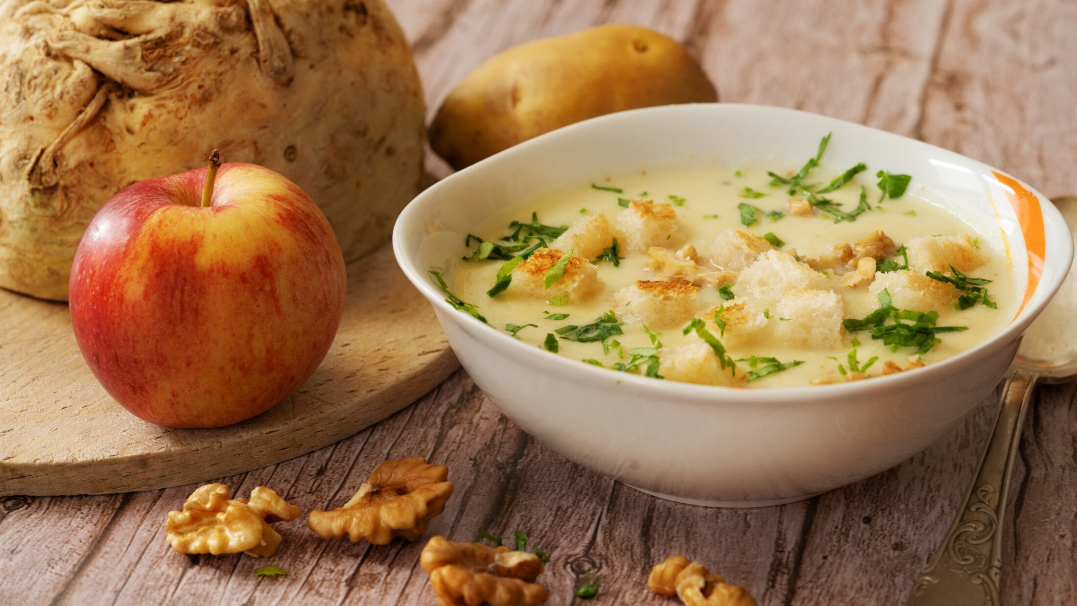 Apfelträume - Apfel-Sellerie-Suppe | krone.at Apfelträume - Apfel-Sellerie-Suppe | krone.at