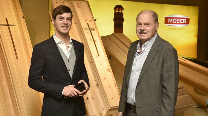 In Österreichs größter Sargfabrik bleibt die Nachfrage dagegen ungebrochen hoch, so Reinhard und ...