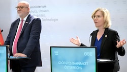 Von links: ÖBB-Chef Andreas Matthä und Verkehrsministerin Leonore Gewessler (Grüne) präsentierten am Montag ihre Pläne für die ÖBB bis zum Jahr 2029. (Bild: APA/Roland Schlager)