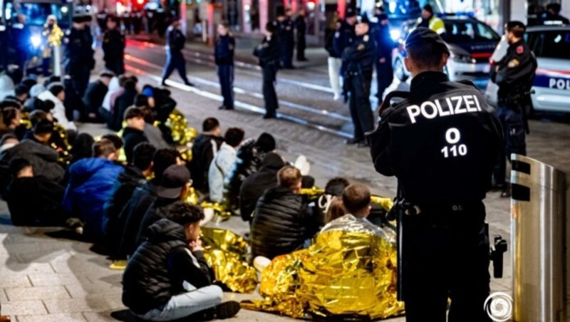 Im Vorjahr kam es in der Halloweennacht österreichweit gleich zu mehreren Ausschreitungen, darunter in Linz (Bild). (Bild: Kerschbaummayr Werner)