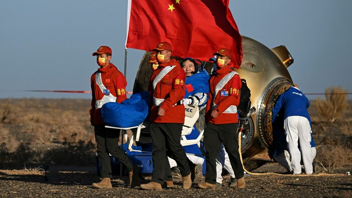 Nach fünf Monaten an Bord der chinesischen Raumstation sind am Dienstag drei Astronauten zur ...