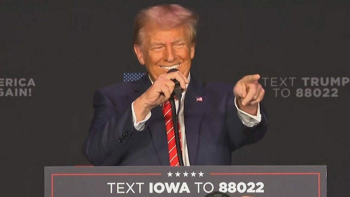 Ex-Präsident Donald Trump ist bei einem Wahlkampfauftritt im US-Bundesstaat Iowa ein peinlicher Patzer unterlaufen.