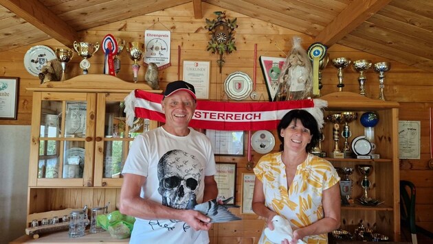 Andrea und Wolfgang Miks sahen ihren „Heinz“ vor eineinhalb Jahren das letzte Mal. Dann hob der Überflieger nach Südafrika zur Victoria-Falls-Challenge ab. (Bild: ZVG)