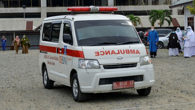 Ein Rettungswagen in Indonesien (Symbolbild) (Bild: AFP)