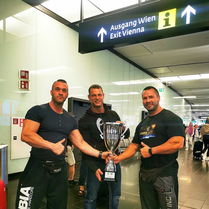 Nach dem Triumph zurück in Wien! Matthias Leitgeb (links) und Johannes Lieberich (rechts) ...