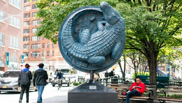 Die Alligator-Skulptur (Bild) ist seit Kurzem auf dem Union Square mitten im Stadtteil Manhattan aufgestellt. (Bild: facebook.com/Union Square Partnership)