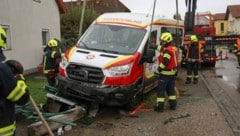 Das Fahrzeug wurde schwer beschädigt. (Bild: ©Matthias Lauber / laumat.at)