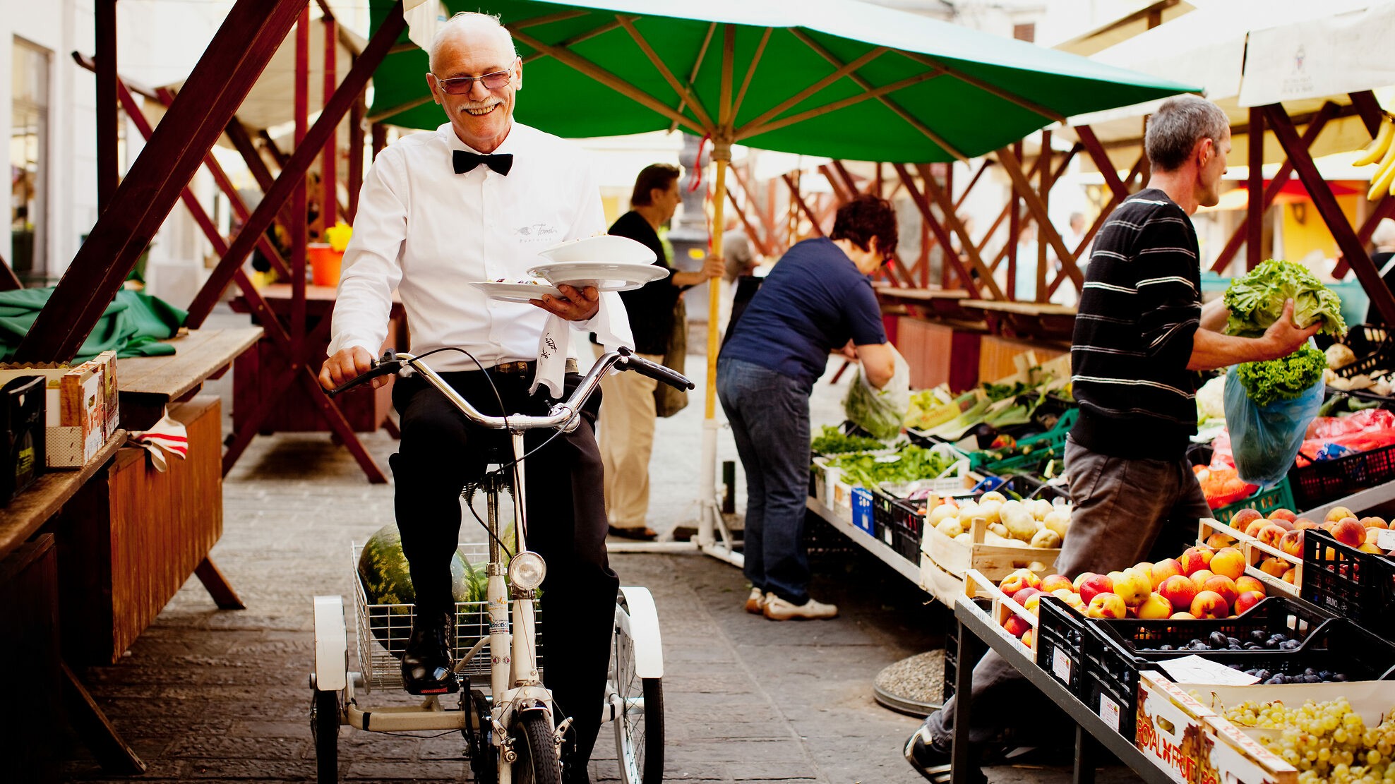 Frisch auf den Tisch: Oft erhält man von freundlichen Marktverkäufern auch das passende Rezept.