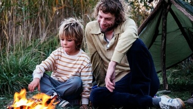 In „Rickerl“ spielen Voodoo Jürgens und Ben Winkler Vater und Sohn. (Bild: 2010 Entertainment / Giganten Film)