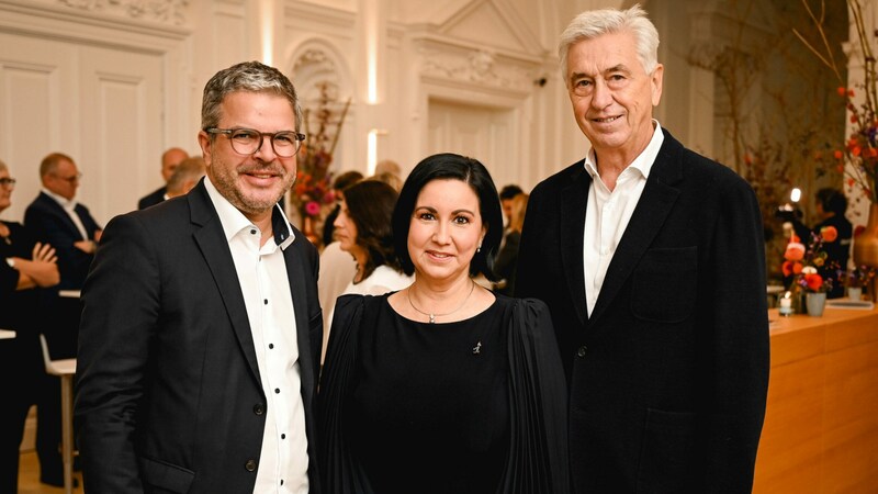 Stefanie Christina Huber, Sparkasse-OÖ-Vorstandsvorsitzende, mit Robert Oberleitner und Johann Neunteufel. (Bild: Markus Wenzel)