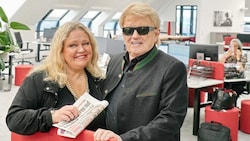 Anita Hegerland und Heino auf Besuch in unserem Newsroom (Bild: Sepp Pail)