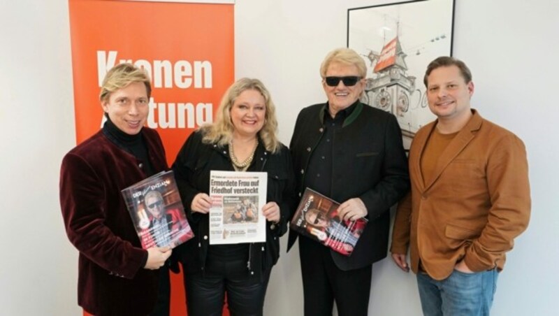 Helmut Werner, Anita Hegerland und Heino, begrüßt von „Steirerkrone“-Chef vom Dienst Gerald Schwaiger (v. li.). (Bild: Sepp Pail)