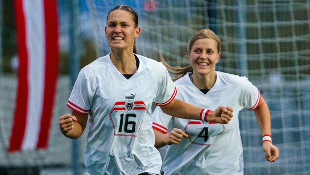 Valentina Mädl (li.) (Bild: GEPA)