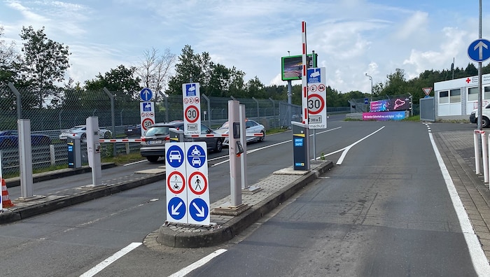 Bei den Touristenfahrten kostet eine Runde ab 30 Euro, Jahreskarte 3000 Euro.