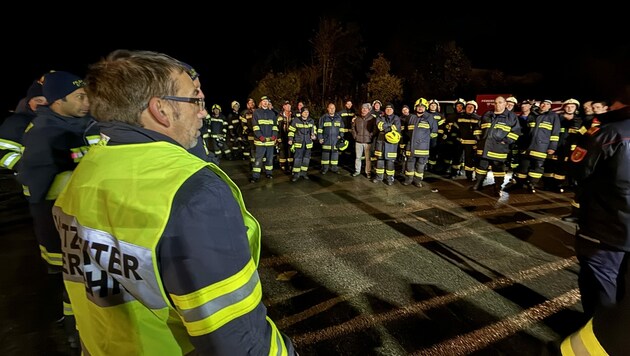 Zahlreiche Feuerwehrleute beteiligten sich an der Suche. (Bild: FF Mondsee)
