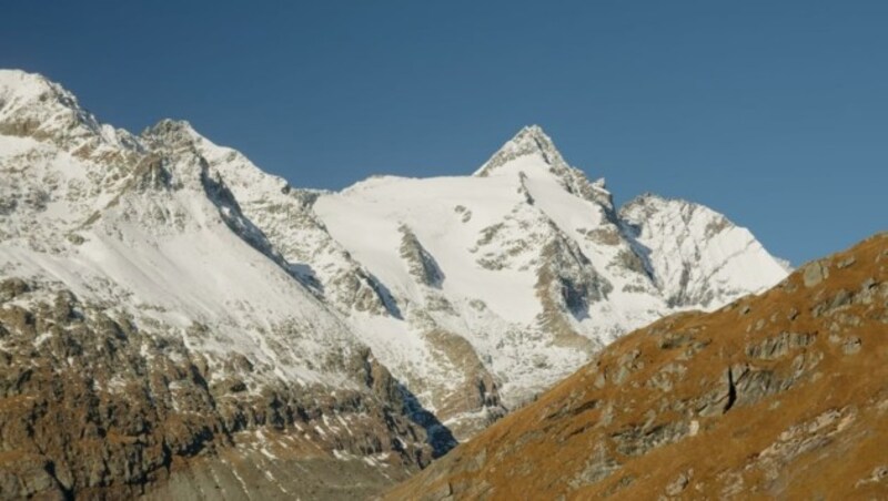 Von Fusch im Pinzgau geht es nach Heiligenblut in Kärnten. Der Großglockner (3798 Meter) ist immer im Blick. (Bild: ipFilm/ORF III)