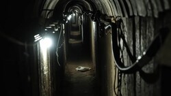 Immer wieder werden illegale Tunnel zwischen Gaza und Israel entdeckt. Sie sind eines der Ziele der laufenden israelischen Bodenoffensive gegen die Hamas. (Bild: YouTube.com/Israel Defense Forces)