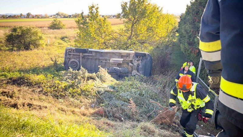 Die Freiwillige Feuerwehr Kirchberg sicherte unter anderem die Unfallstelle ab.   (Bild: FF Kirchberg)