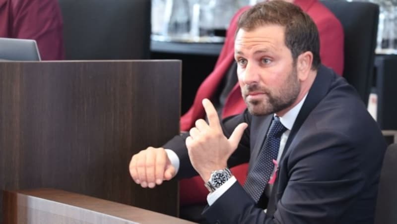 Georg Dornauer verteidigt den Tiroler Tourismusweg. (Bild: Birbaumer Christof)