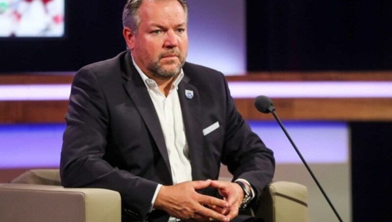 Geschäftsführer Christian Feichtinger und die ICE Hockey League überlegen, einen schnittsicheren Halsschutz verpflichtend einzuführen. (Bild: GEPA pictures/ Philipp Brem)